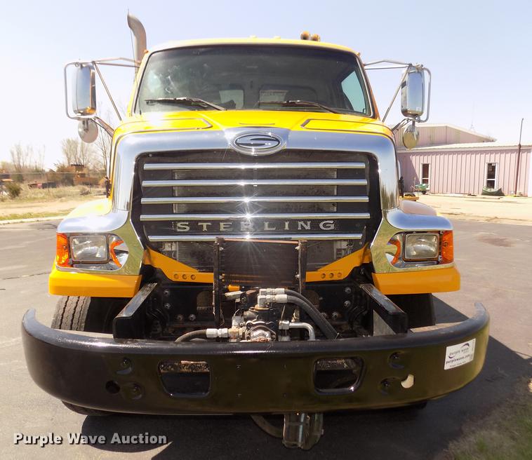 image for item DD2767 2009 Sterling L7500 oil distributor truck