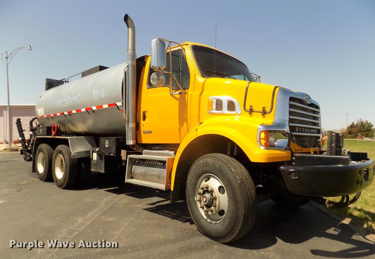 image for item DD2767 2009 Sterling L7500 oil distributor truck