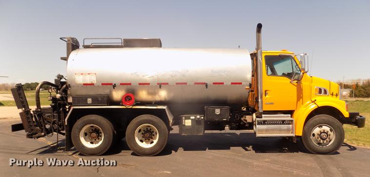 image for item DD2767 2009 Sterling L7500 oil distributor truck