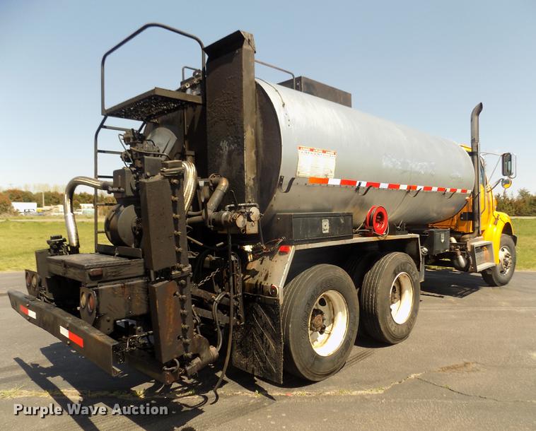 image for item DD2767 2009 Sterling L7500 oil distributor truck