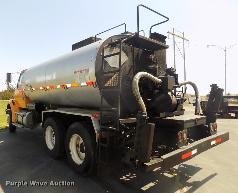 image for item DD2767 2009 Sterling L7500 oil distributor truck