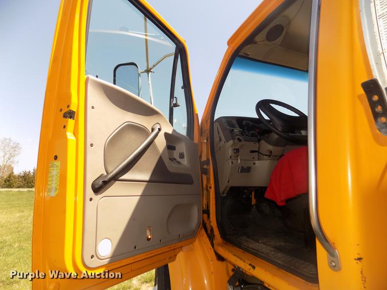 image for item DD2767 2009 Sterling L7500 oil distributor truck