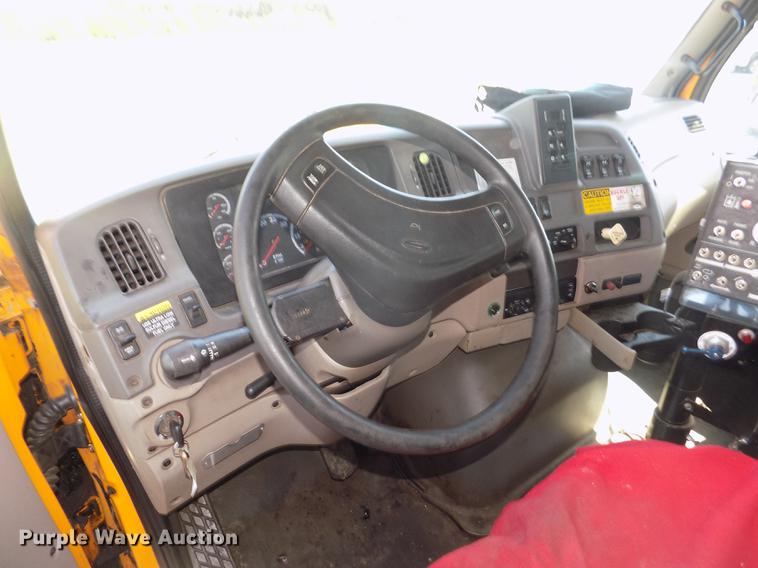 image for item DD2767 2009 Sterling L7500 oil distributor truck