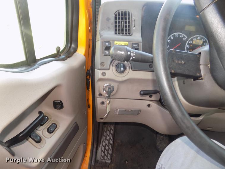 image for item DD2767 2009 Sterling L7500 oil distributor truck