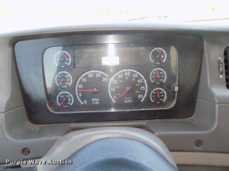 image for item DD2767 2009 Sterling L7500 oil distributor truck