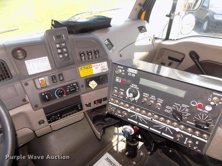 image for item DD2767 2009 Sterling L7500 oil distributor truck