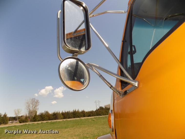 image for item DD2767 2009 Sterling L7500 oil distributor truck