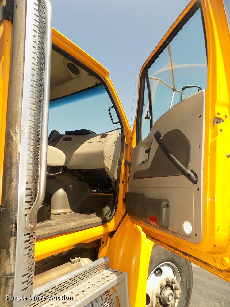 image for item DD2767 2009 Sterling L7500 oil distributor truck