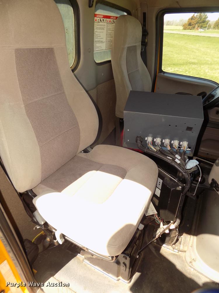 image for item DD2767 2009 Sterling L7500 oil distributor truck