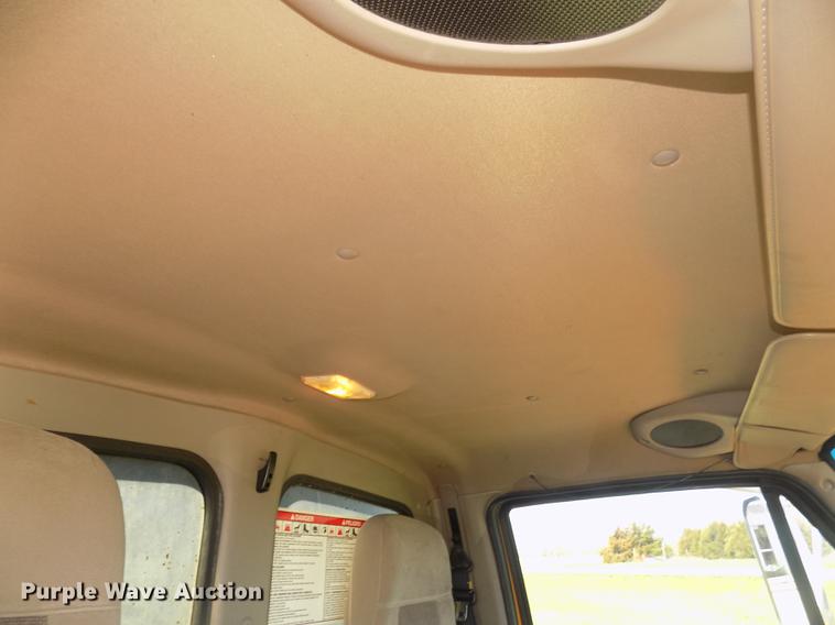 image for item DD2767 2009 Sterling L7500 oil distributor truck