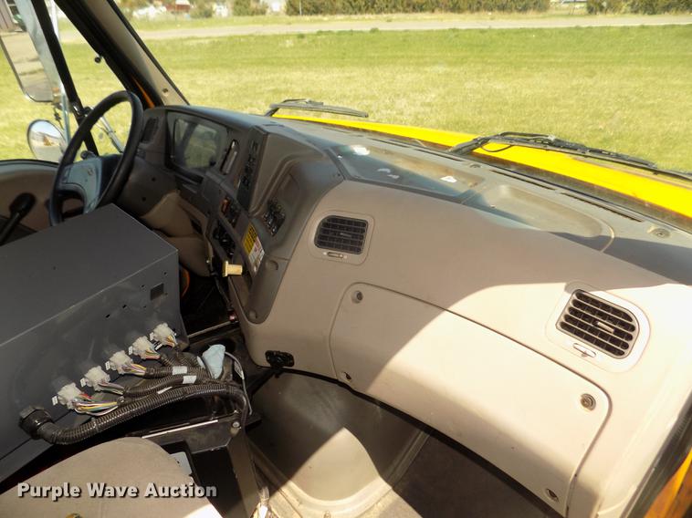 image for item DD2767 2009 Sterling L7500 oil distributor truck