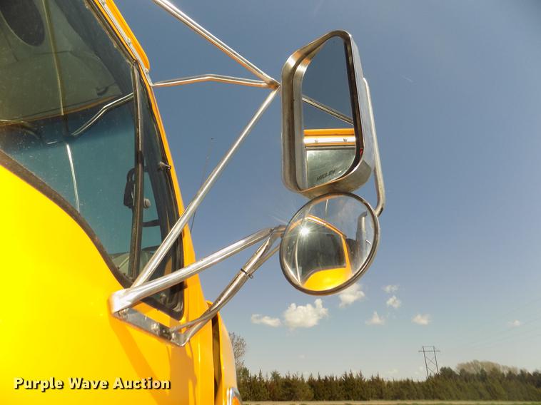 image for item DD2767 2009 Sterling L7500 oil distributor truck