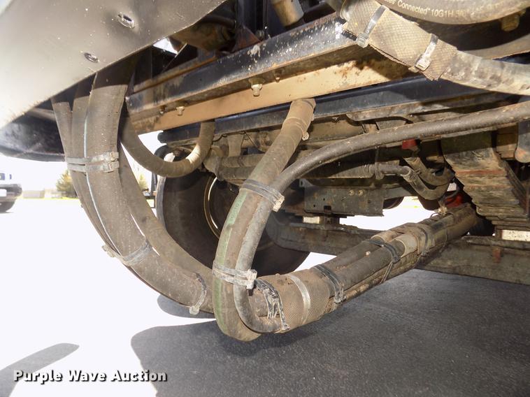 image for item DD2767 2009 Sterling L7500 oil distributor truck