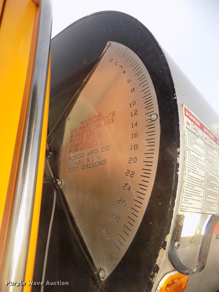 image for item DD2767 2009 Sterling L7500 oil distributor truck