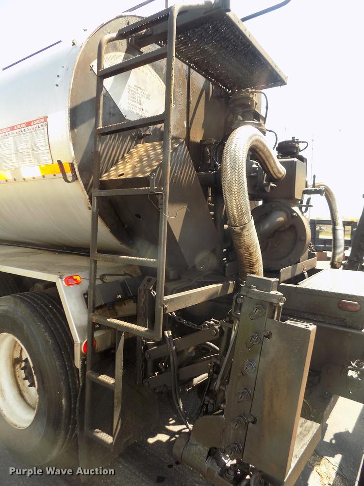 image for item DD2767 2009 Sterling L7500 oil distributor truck