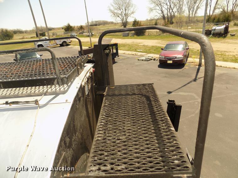 image for item DD2767 2009 Sterling L7500 oil distributor truck