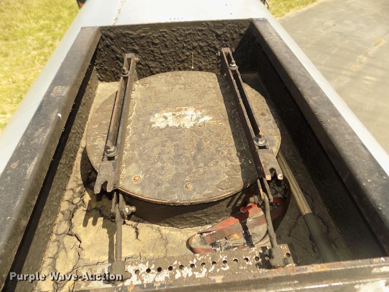 image for item DD2767 2009 Sterling L7500 oil distributor truck