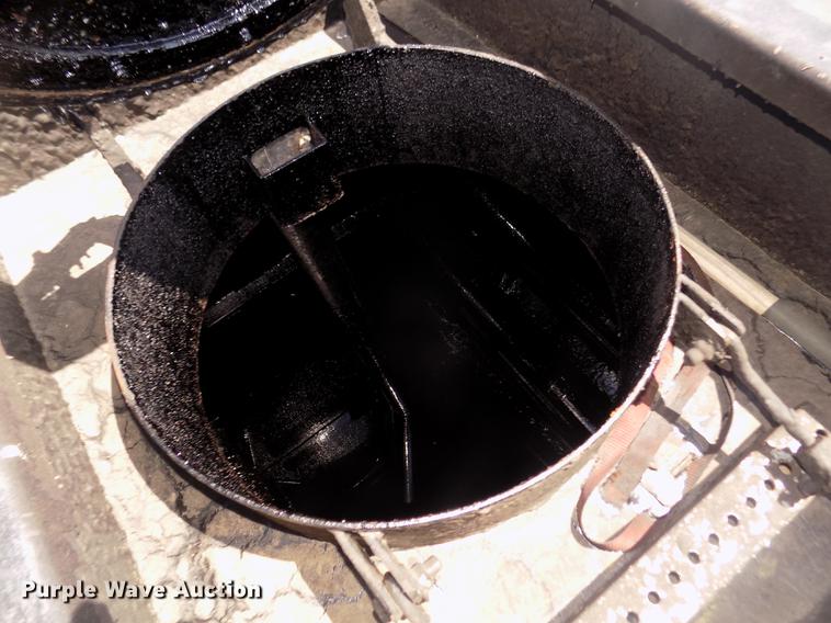 image for item DD2767 2009 Sterling L7500 oil distributor truck