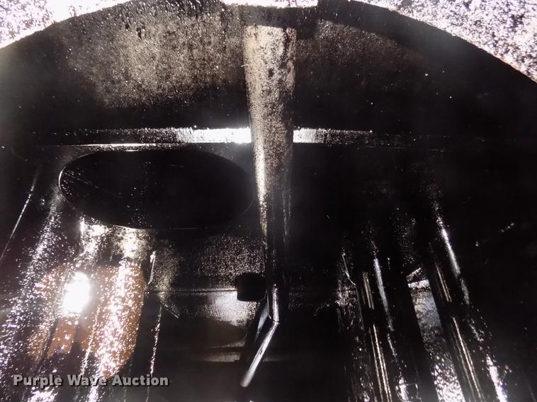 image for item DD2767 2009 Sterling L7500 oil distributor truck