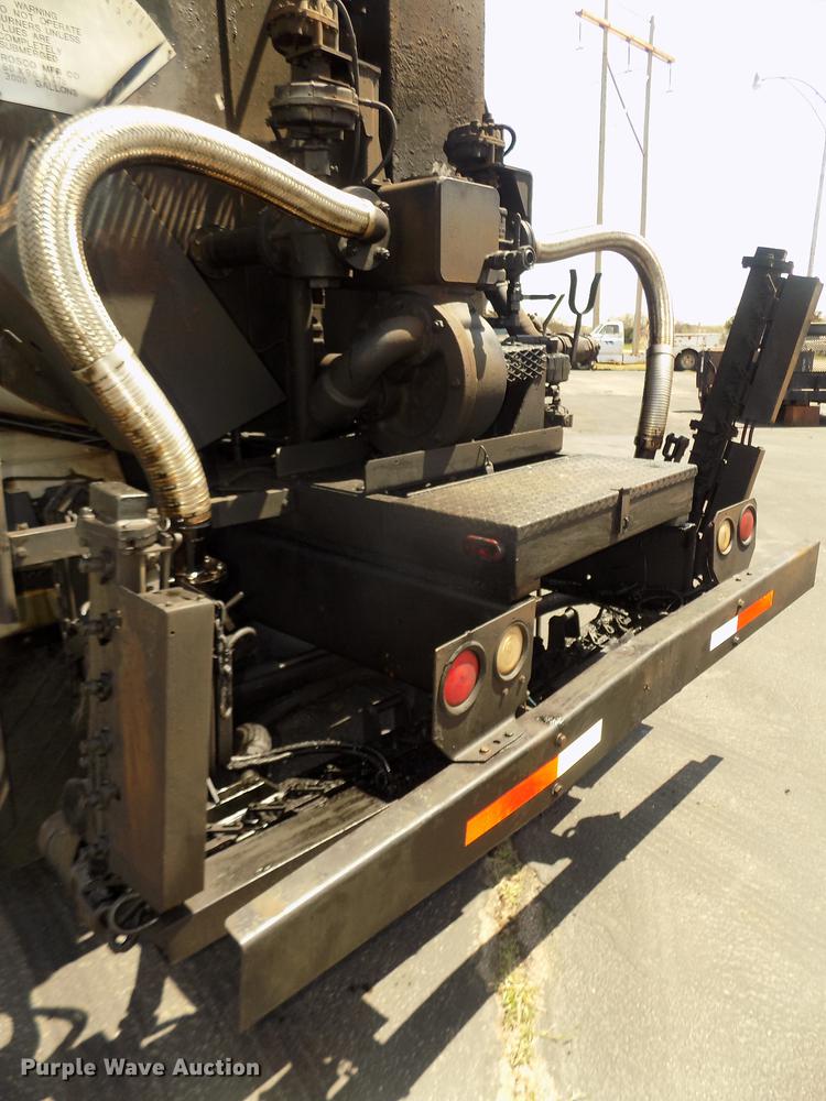 image for item DD2767 2009 Sterling L7500 oil distributor truck