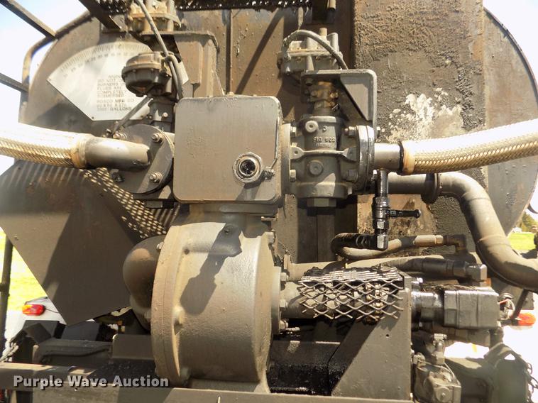 image for item DD2767 2009 Sterling L7500 oil distributor truck