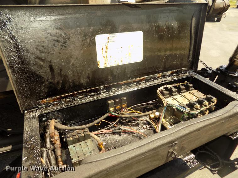 image for item DD2767 2009 Sterling L7500 oil distributor truck