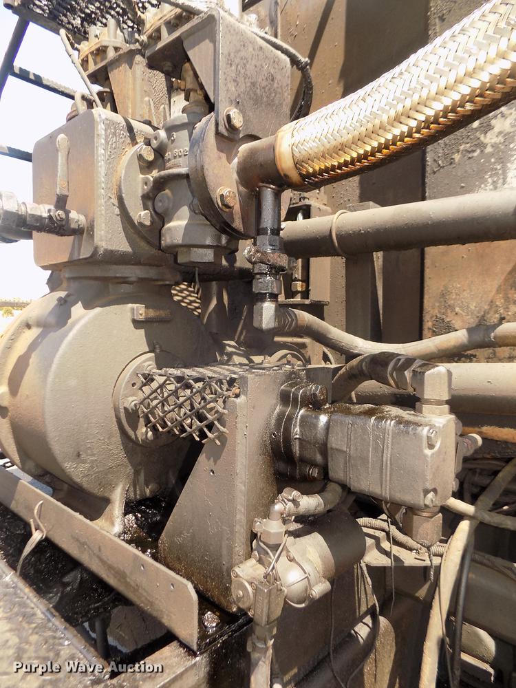 image for item DD2767 2009 Sterling L7500 oil distributor truck