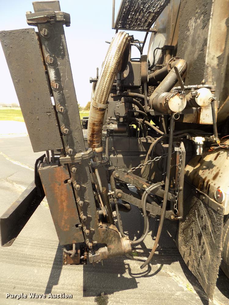 image for item DD2767 2009 Sterling L7500 oil distributor truck