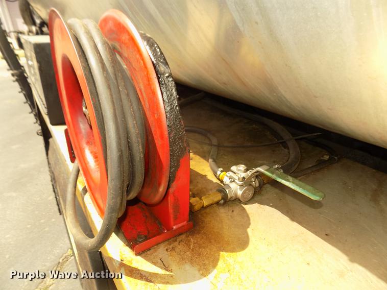 image for item DD2767 2009 Sterling L7500 oil distributor truck