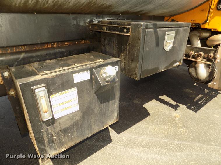 image for item DD2767 2009 Sterling L7500 oil distributor truck