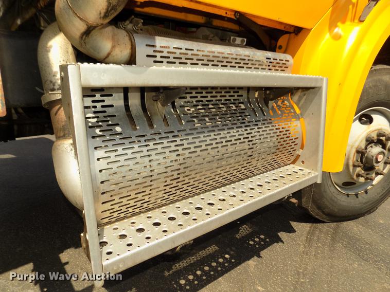 image for item DD2767 2009 Sterling L7500 oil distributor truck