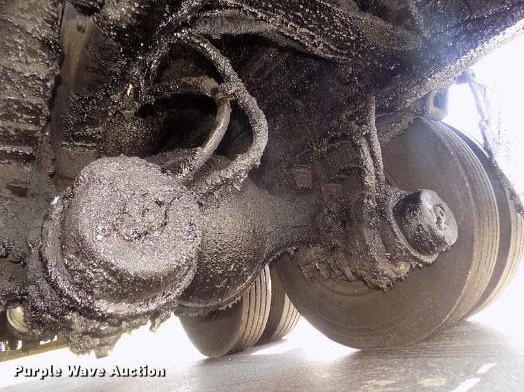 image for item DD2767 2009 Sterling L7500 oil distributor truck