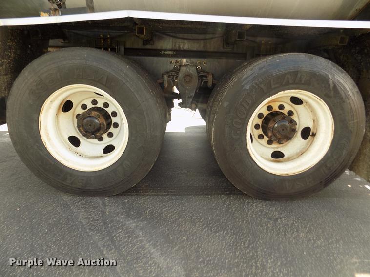 image for item DD2767 2009 Sterling L7500 oil distributor truck