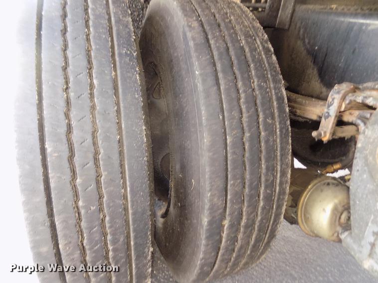 image for item DD2767 2009 Sterling L7500 oil distributor truck