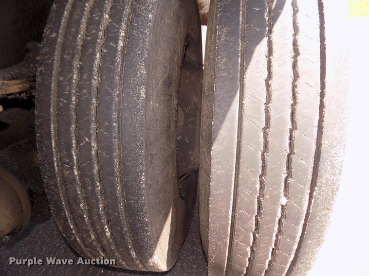 image for item DD2767 2009 Sterling L7500 oil distributor truck