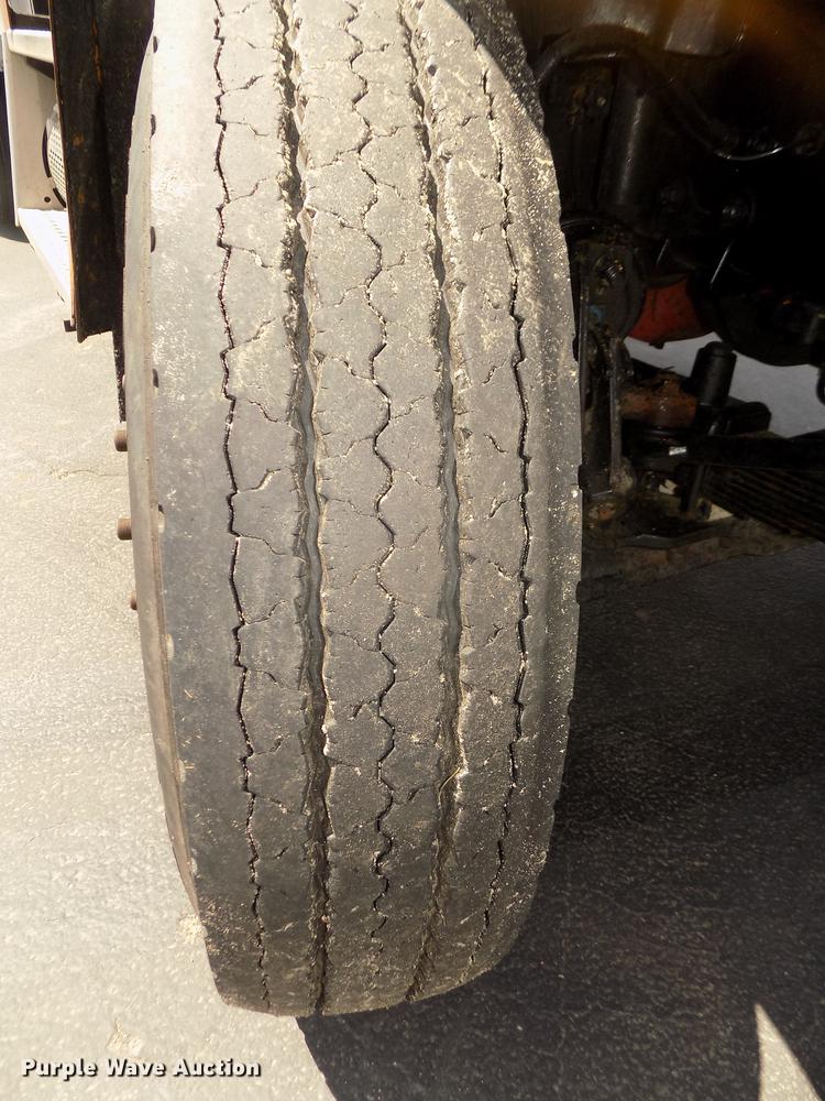 image for item DD2767 2009 Sterling L7500 oil distributor truck