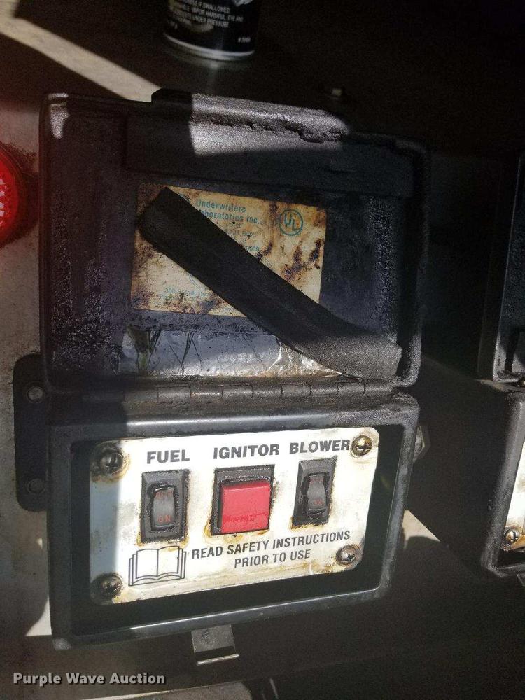 image for item DD2767 2009 Sterling L7500 oil distributor truck