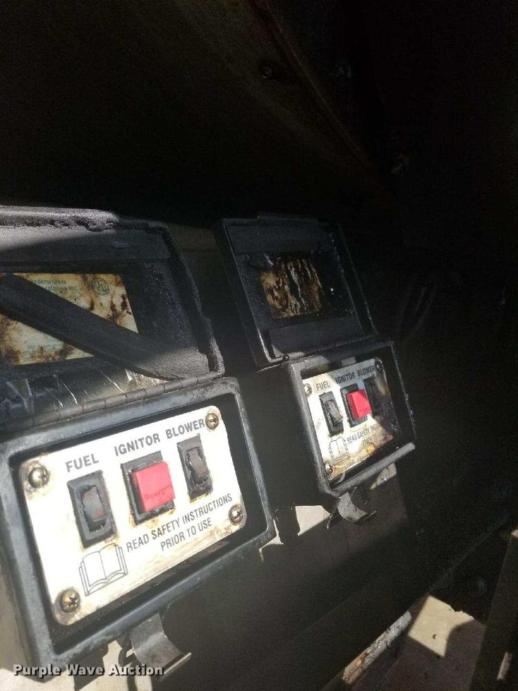 image for item DD2767 2009 Sterling L7500 oil distributor truck