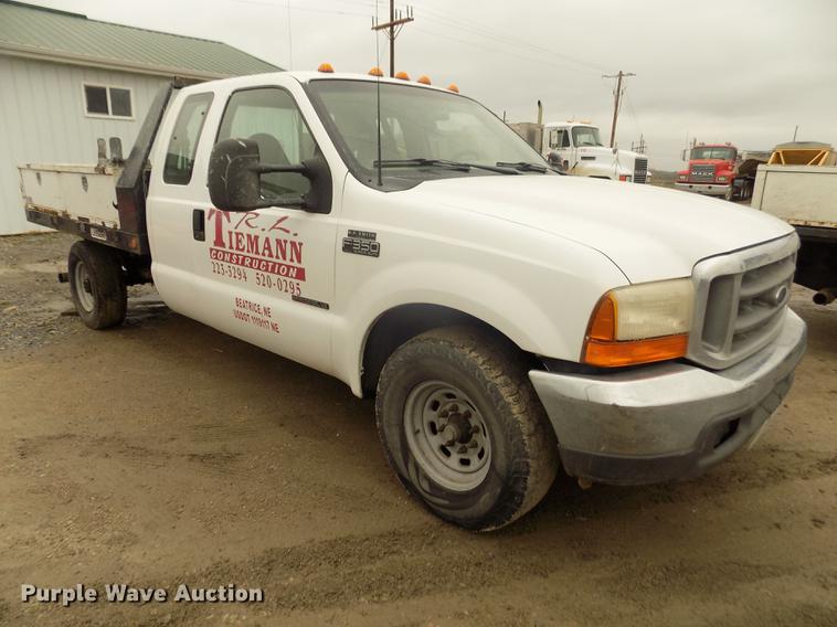 image for item DD2770 1999 Ford F350 Super Duty XLT SuperCab flatbed pickup truck