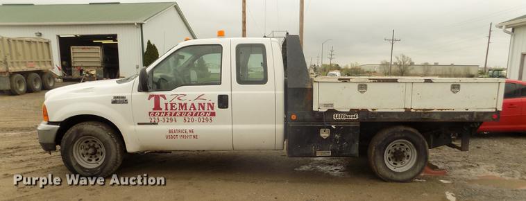 image for item DD2770 1999 Ford F350 Super Duty XLT SuperCab flatbed pickup truck