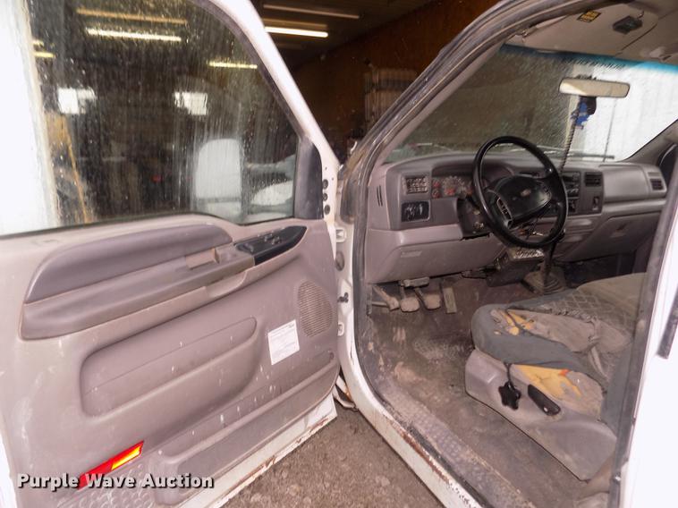 image for item DD2770 1999 Ford F350 Super Duty XLT SuperCab flatbed pickup truck