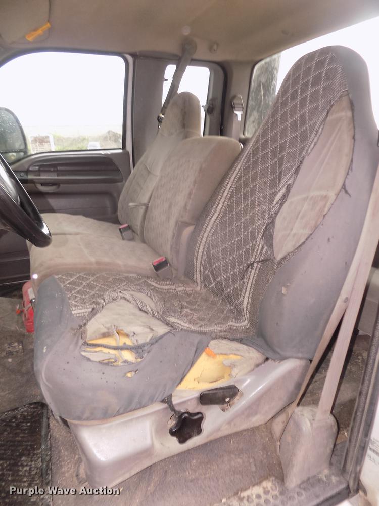 image for item DD2770 1999 Ford F350 Super Duty XLT SuperCab flatbed pickup truck