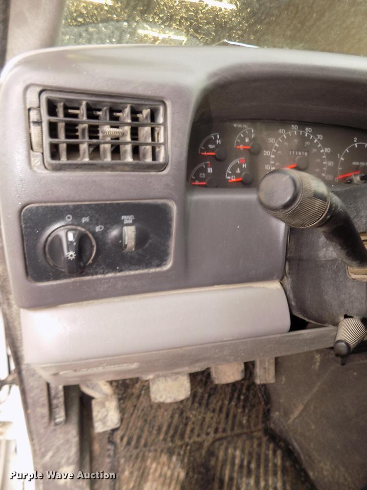 image for item DD2770 1999 Ford F350 Super Duty XLT SuperCab flatbed pickup truck