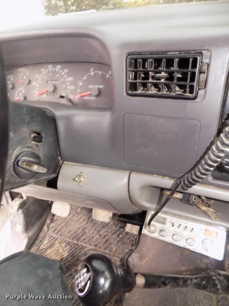 image for item DD2770 1999 Ford F350 Super Duty XLT SuperCab flatbed pickup truck