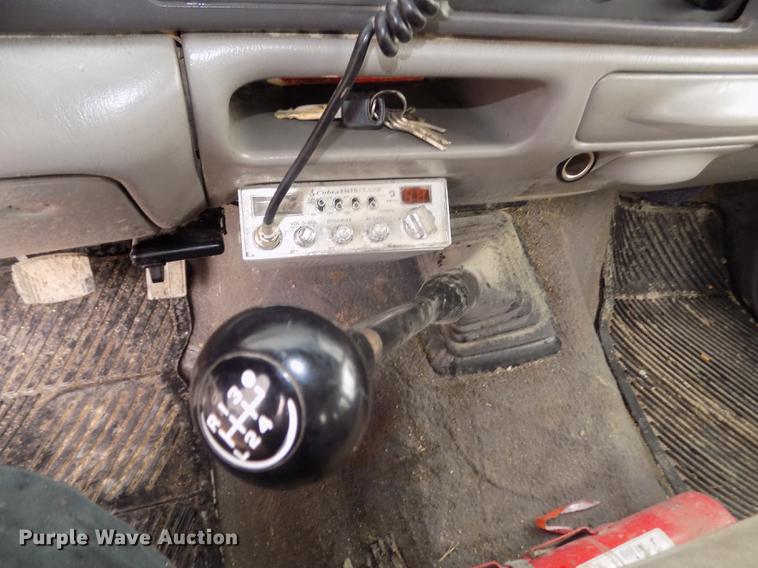 image for item DD2770 1999 Ford F350 Super Duty XLT SuperCab flatbed pickup truck