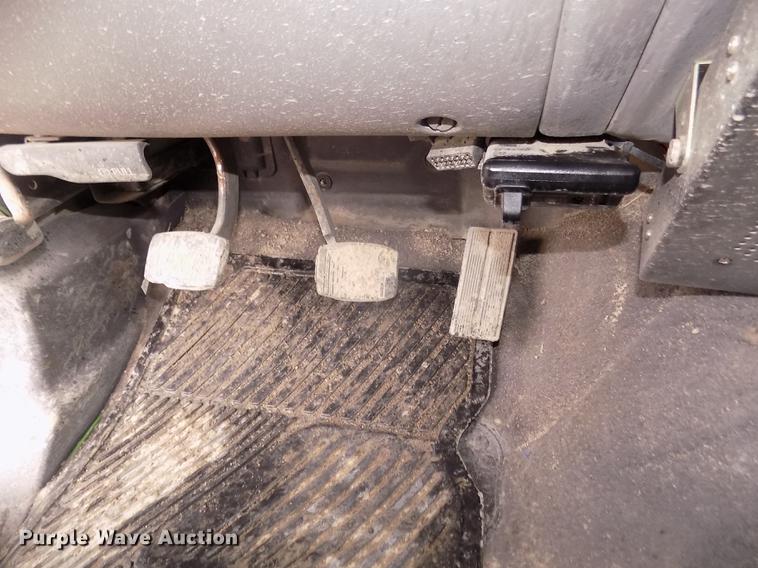 image for item DD2770 1999 Ford F350 Super Duty XLT SuperCab flatbed pickup truck