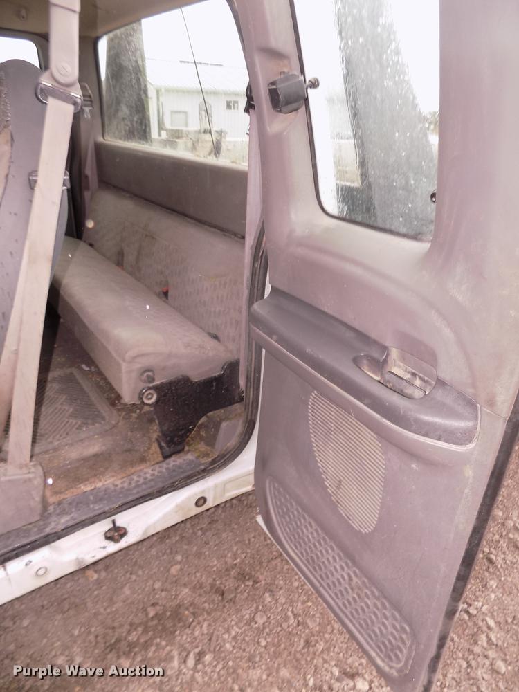 image for item DD2770 1999 Ford F350 Super Duty XLT SuperCab flatbed pickup truck