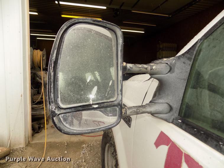 image for item DD2770 1999 Ford F350 Super Duty XLT SuperCab flatbed pickup truck