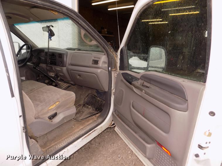 image for item DD2770 1999 Ford F350 Super Duty XLT SuperCab flatbed pickup truck