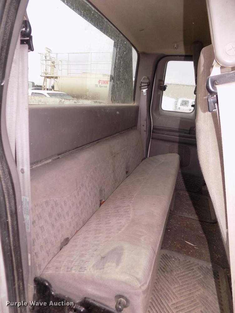 image for item DD2770 1999 Ford F350 Super Duty XLT SuperCab flatbed pickup truck